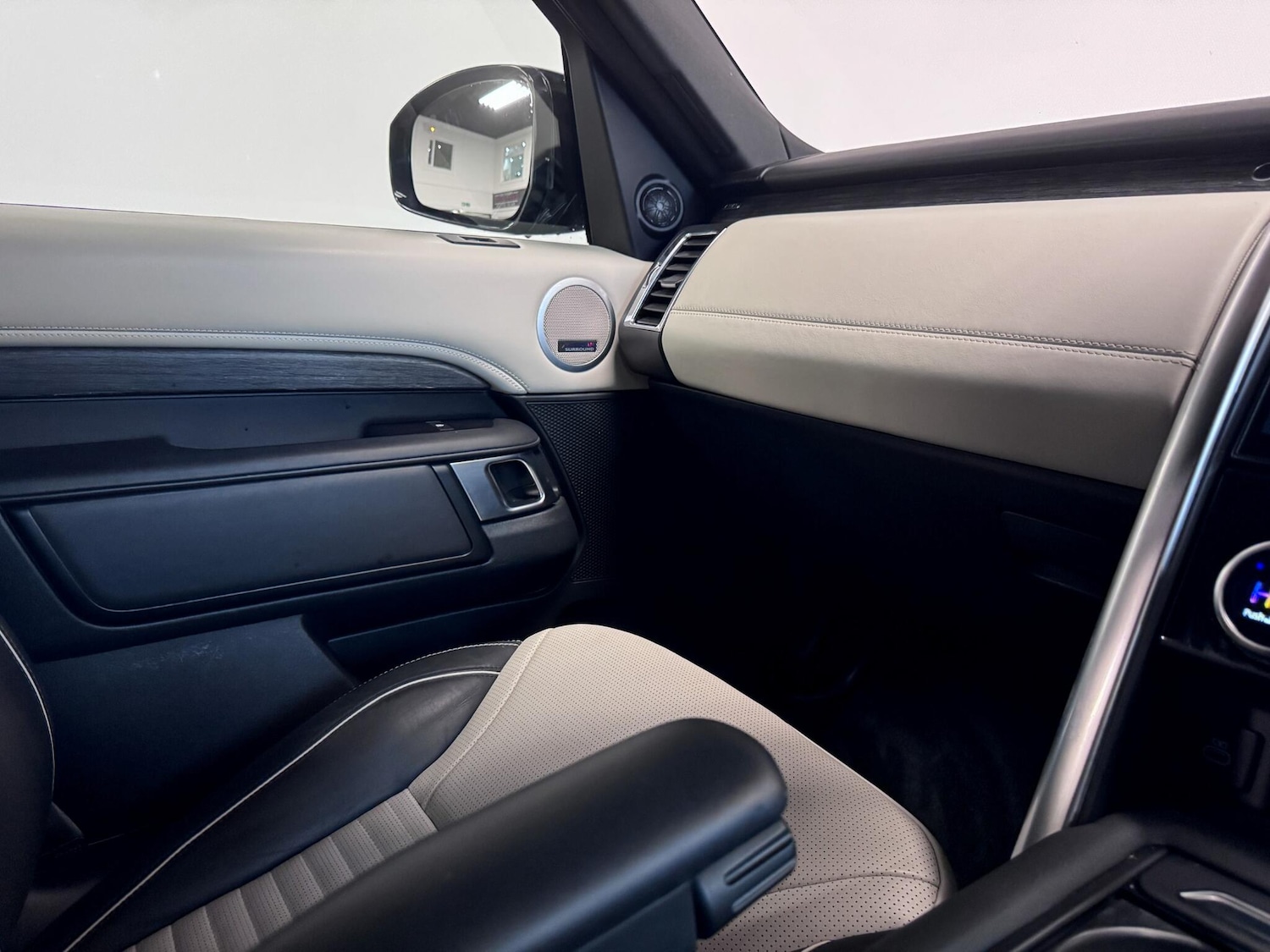 Used Land Rover Discovery 2022 for sale - 77049986: Photo 32