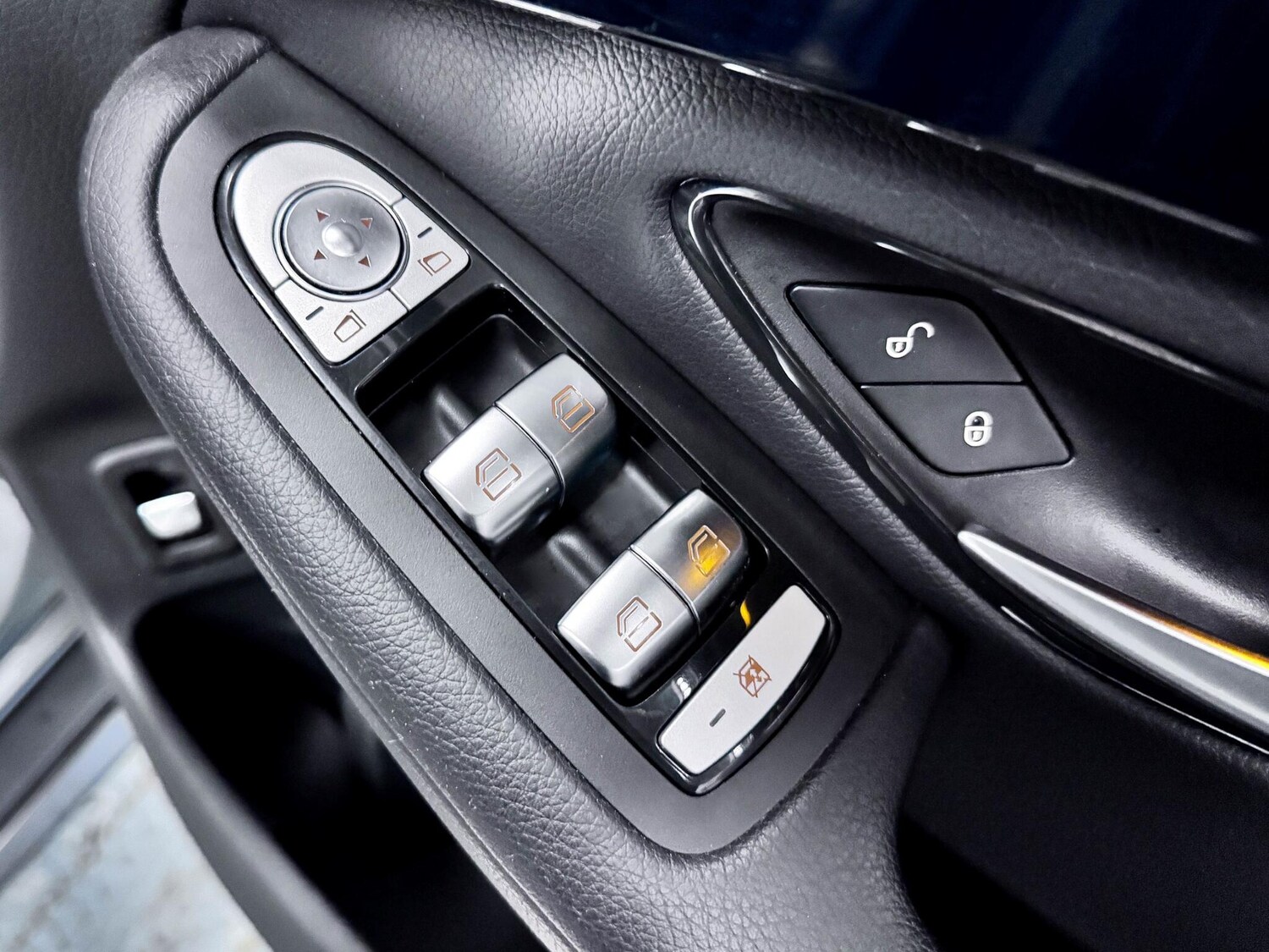 Used Mercedes-Benz GLC 2018 for sale - 77376820: Photo 17