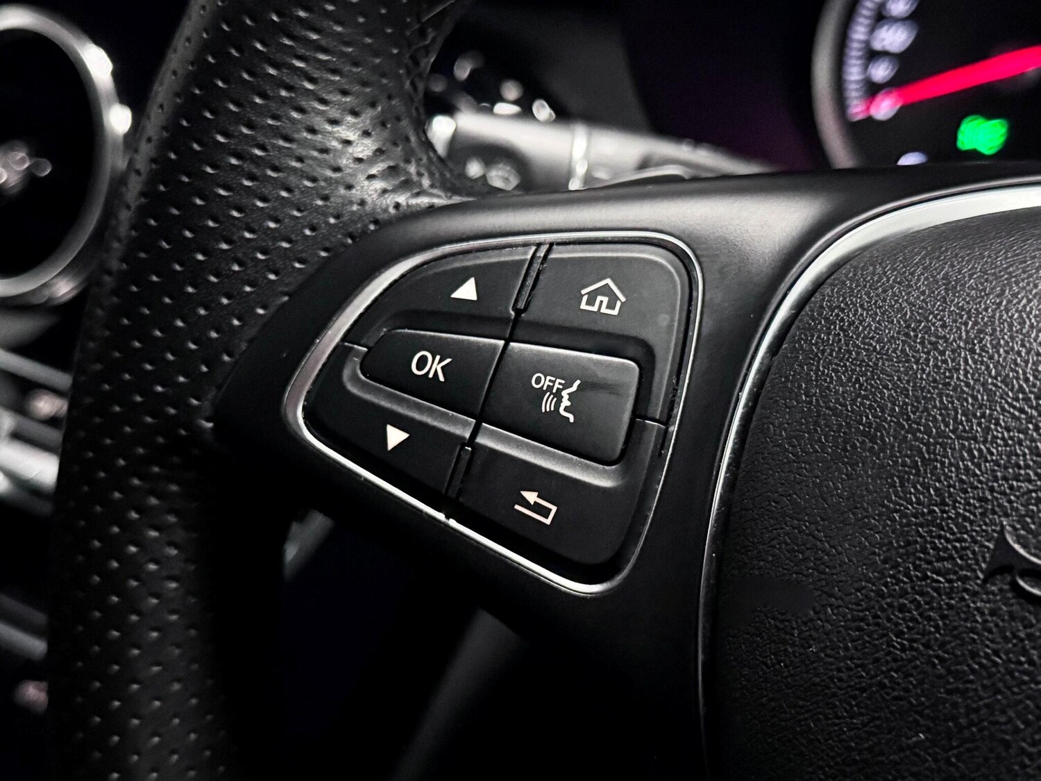 Used Mercedes-Benz GLC 2018 for sale - 77376820: Photo 31