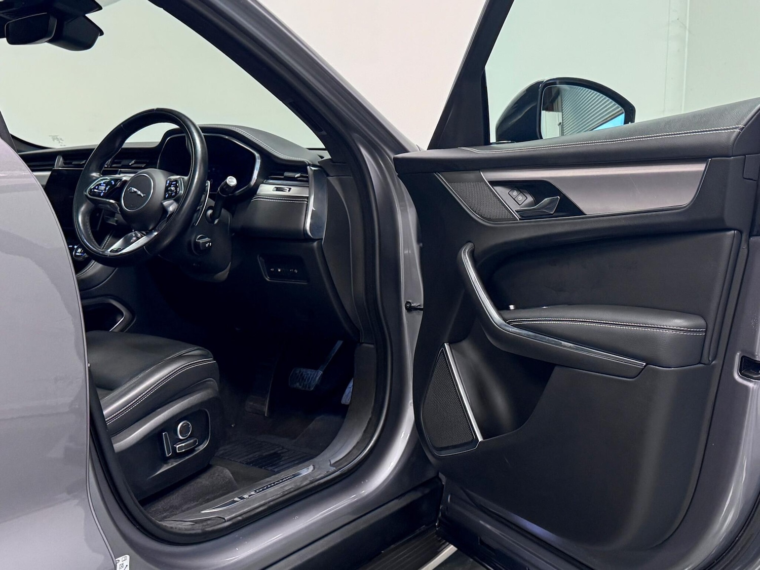 Used Jaguar F-Pace 2021 for sale - 76728731: Photo 14