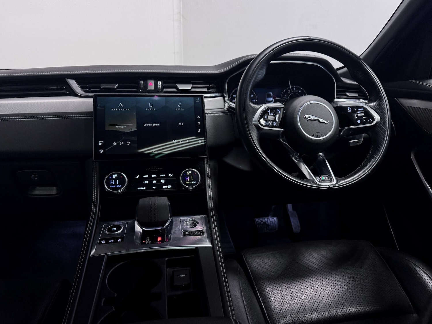 Used Jaguar F-Pace 2021 for sale - 76728731: Photo 32