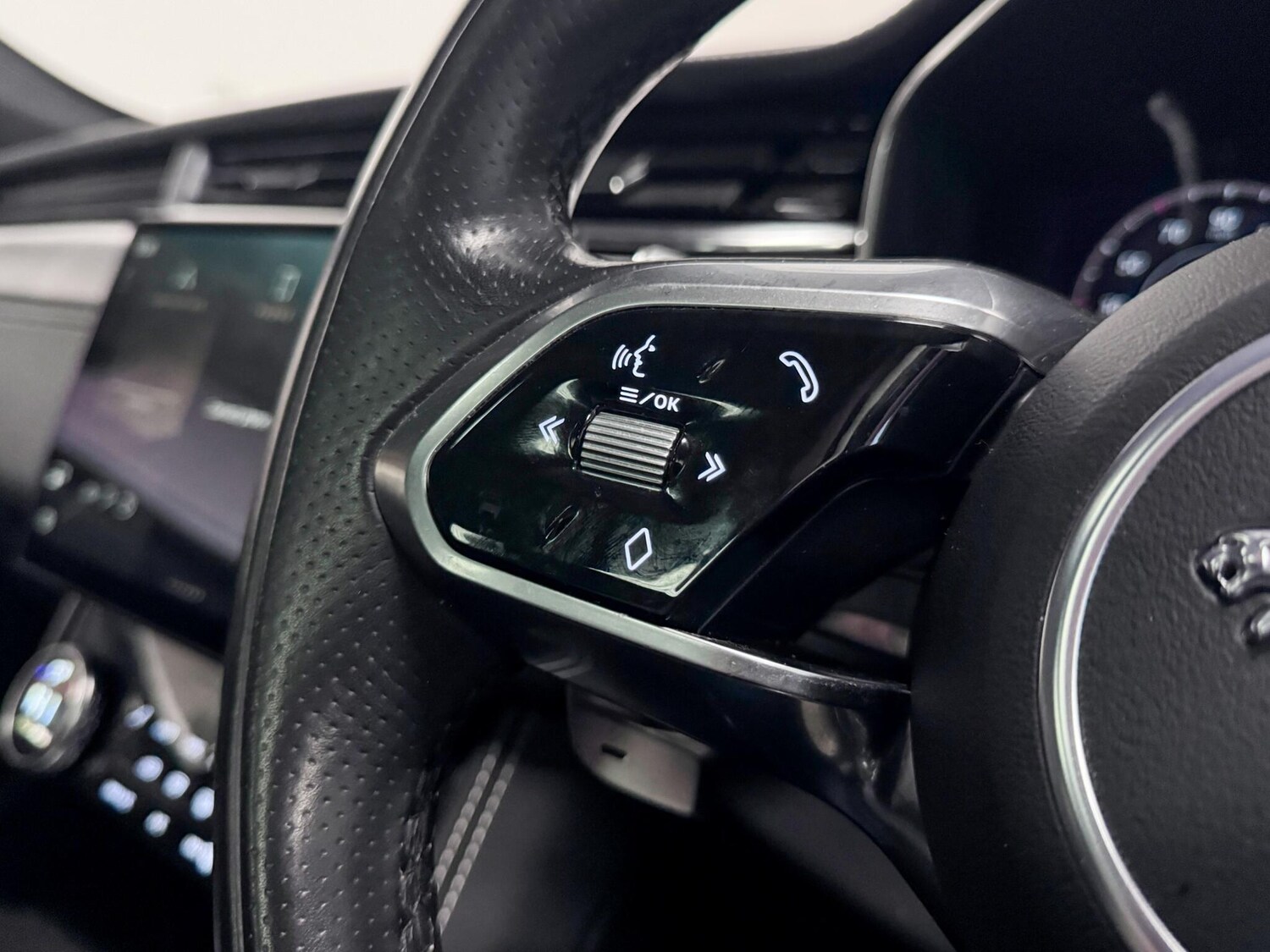 Used Jaguar F-Pace 2021 for sale - 76728731: Photo 34