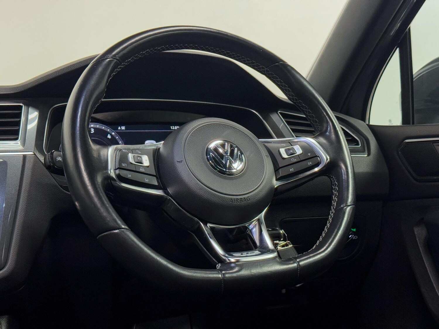 Used Volkswagen Tiguan 2017 for sale - 76388086: Photo 34