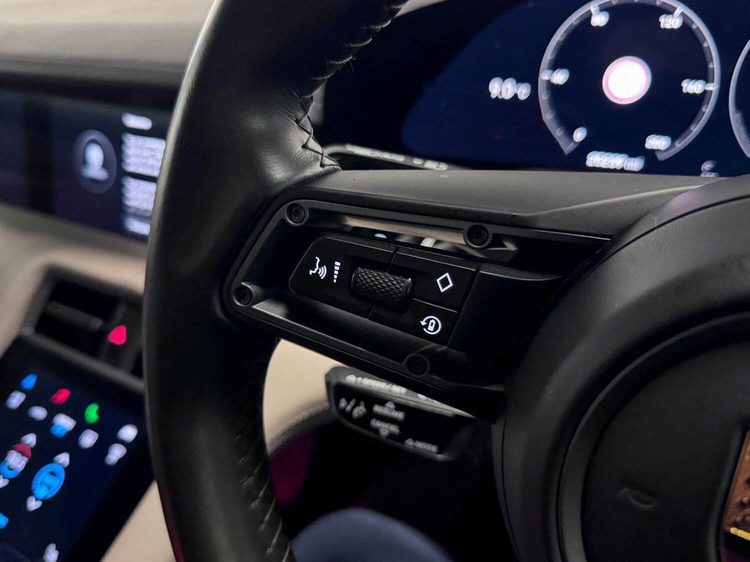 Used Porsche Taycan for sale - 77633610: Photo 40