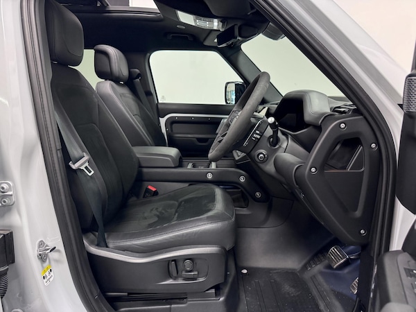 Used Land Rover Defender 110 2023 for sale - 76108667: Photo 28