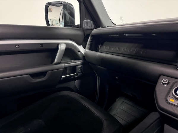 Used Land Rover Defender 110 2023 for sale - 76108667: Photo 34