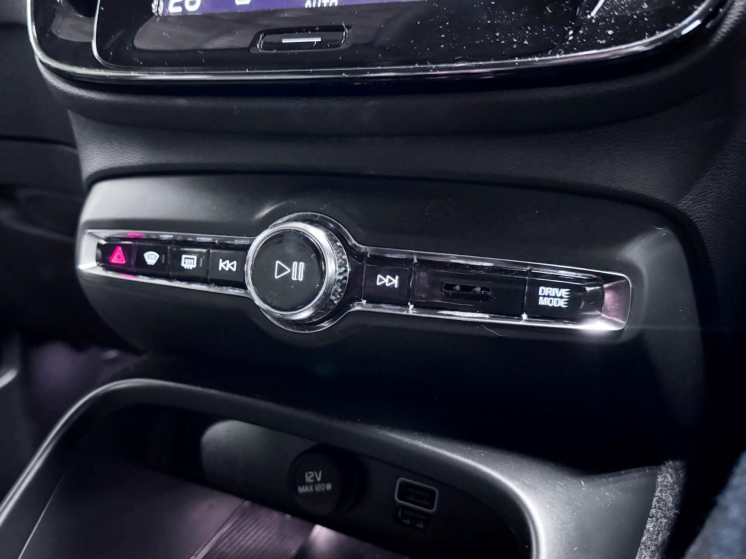 Used Volvo XC40 2022 for sale - 76472157: Photo 31