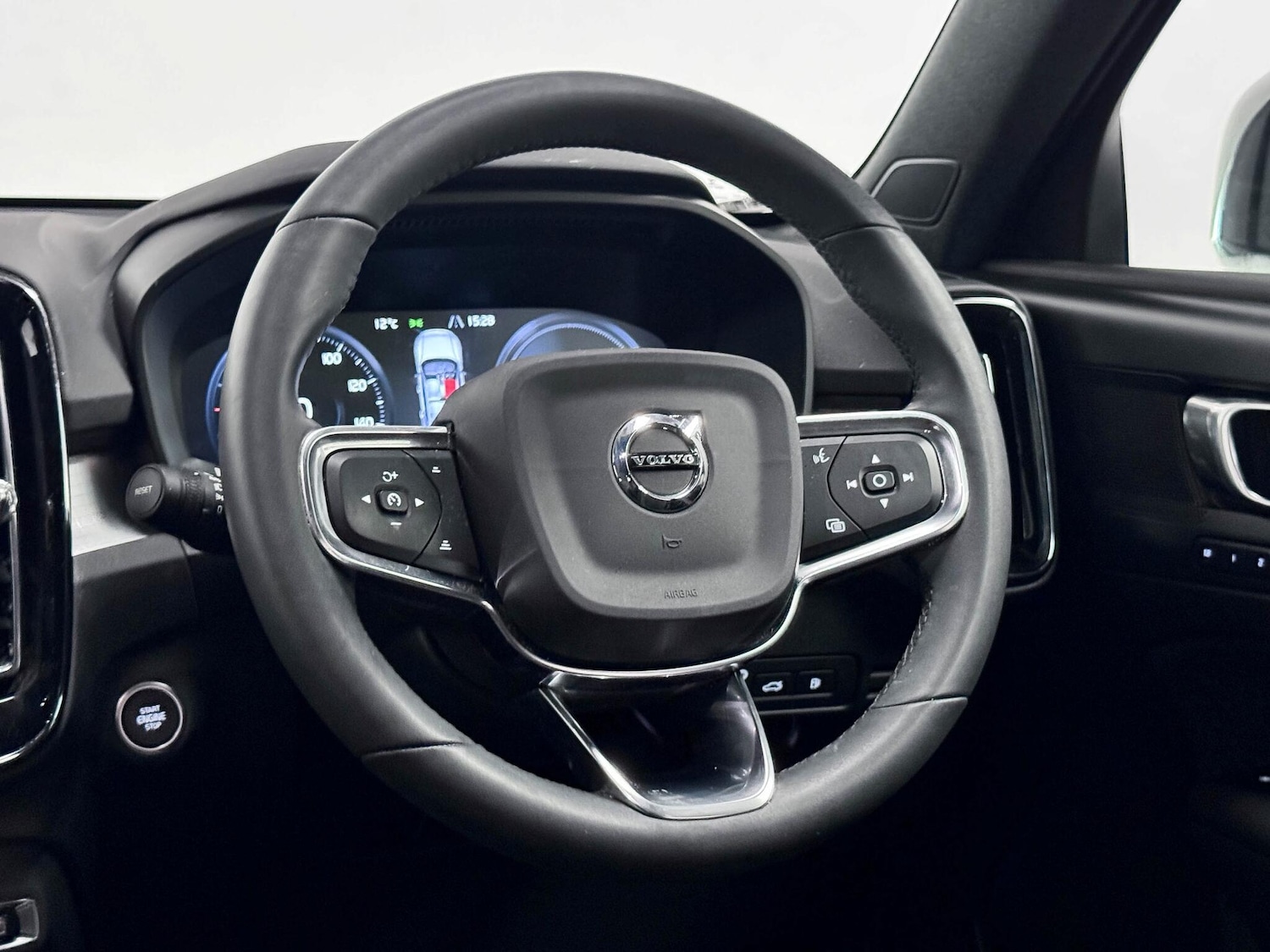 Used Volvo XC40 2022 for sale - 76472157: Photo 34