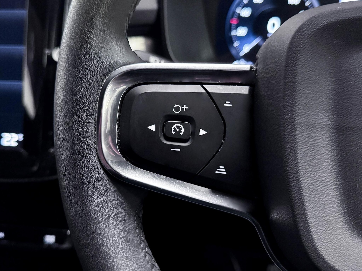 Used Volvo XC40 2022 for sale - 76472157: Photo 35