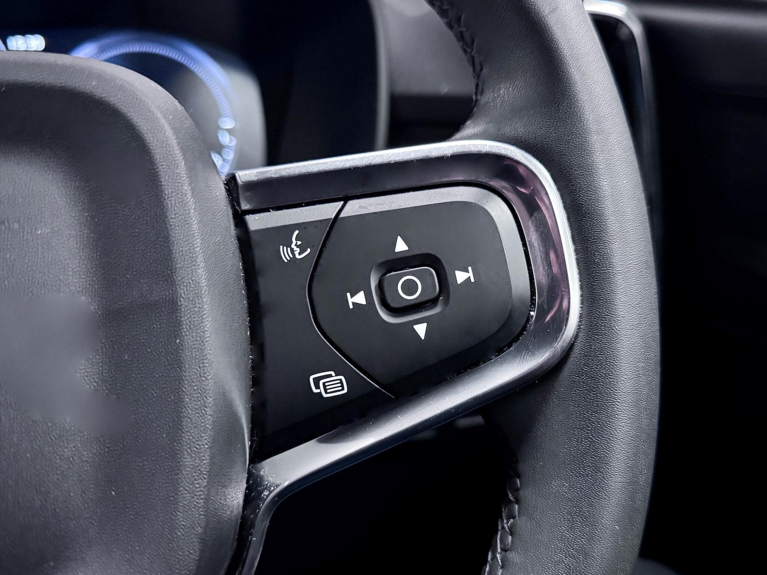 Used Volvo XC40 2022 for sale - 76472157: Photo 37