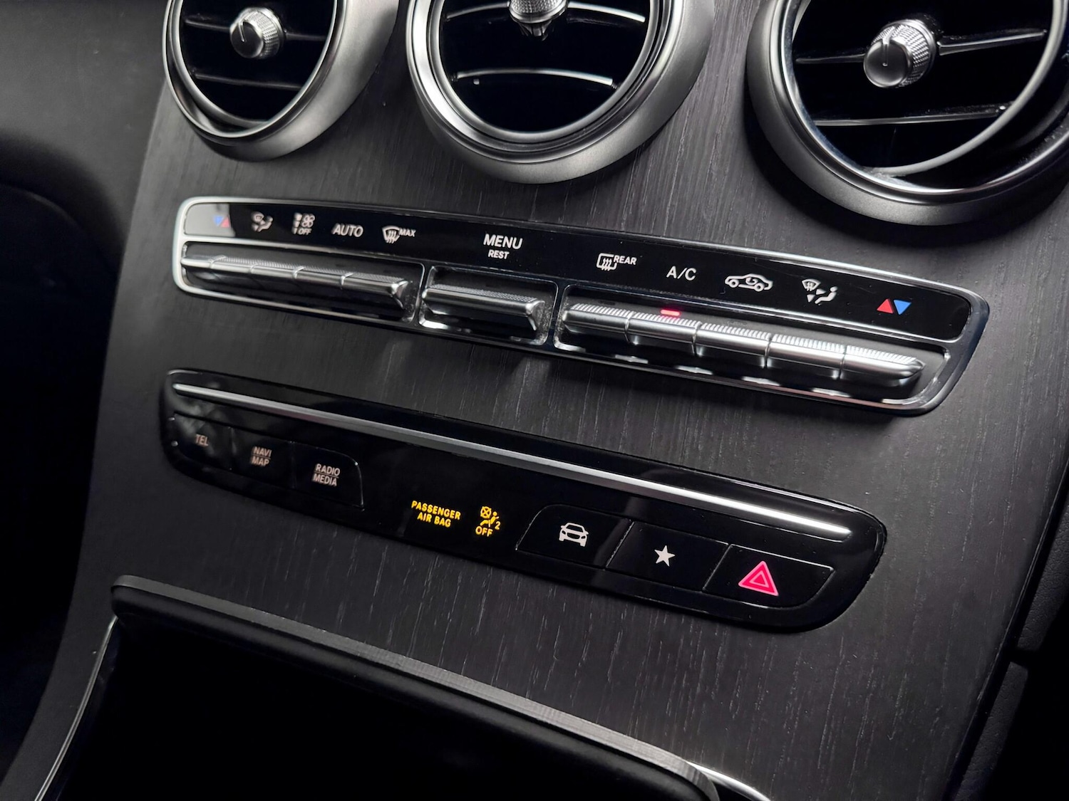 Used Mercedes-Benz GLC 2022 for sale - 76998921: Photo 32