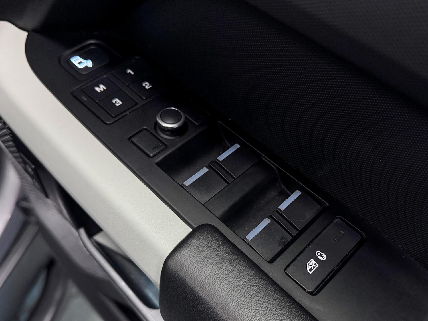 Used Land Rover Defender 110 for sale - 77029726: Photo 17