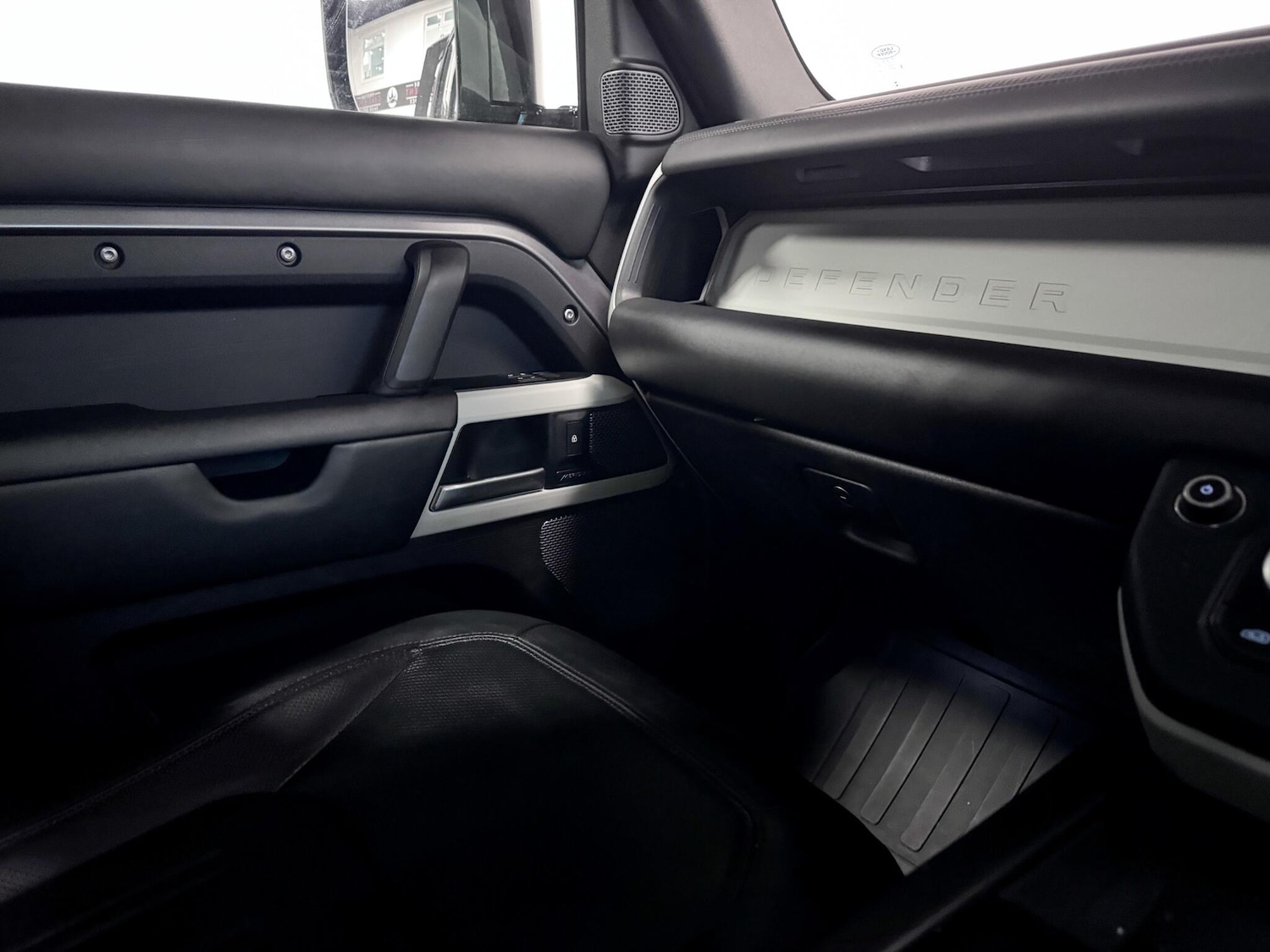 Used Land Rover Defender 110 for sale - 77029726: Photo 28