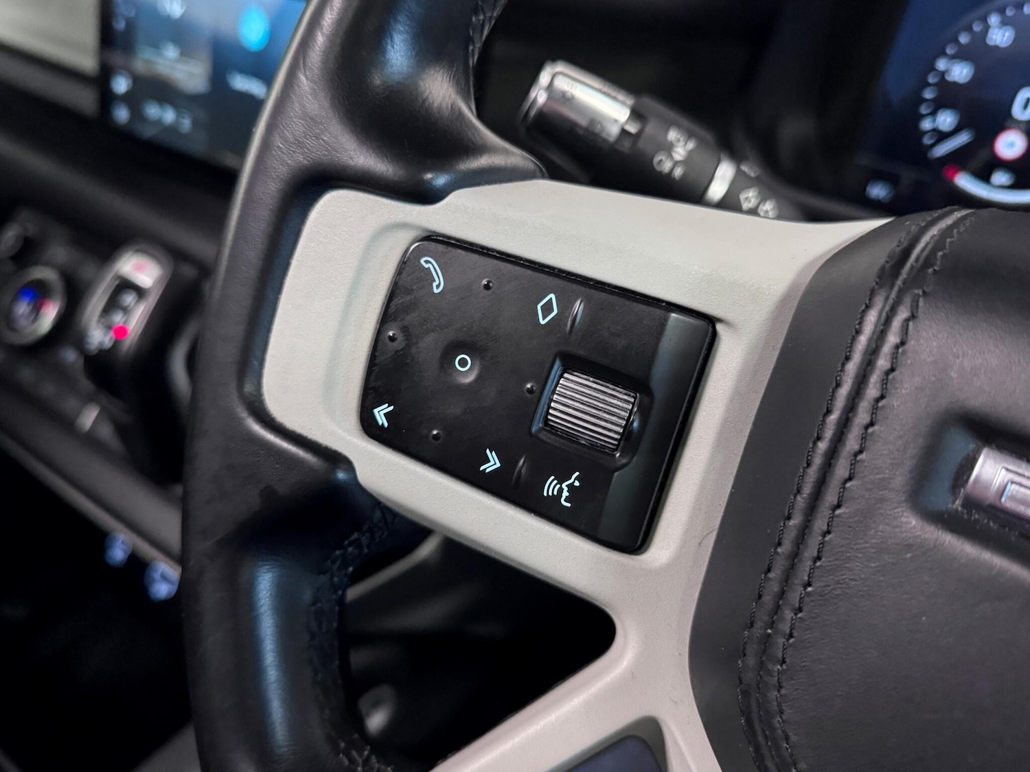 Used Land Rover Defender 110 for sale - 77029726: Photo 38