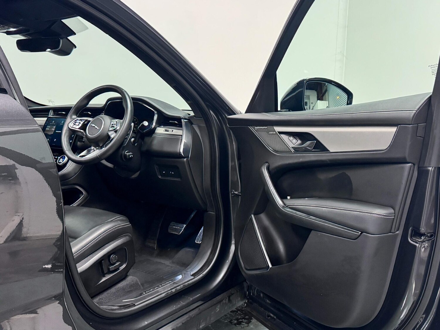 Used Jaguar F-Pace 2024 for sale - 76823489: Photo 14