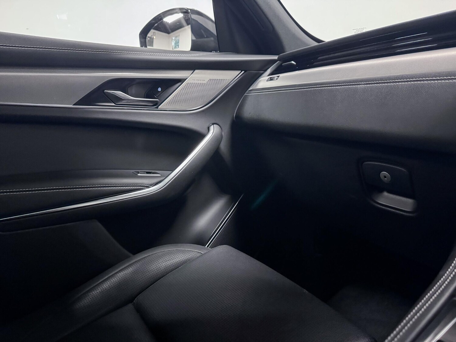 Used Jaguar F-Pace 2024 for sale - 76823489: Photo 28