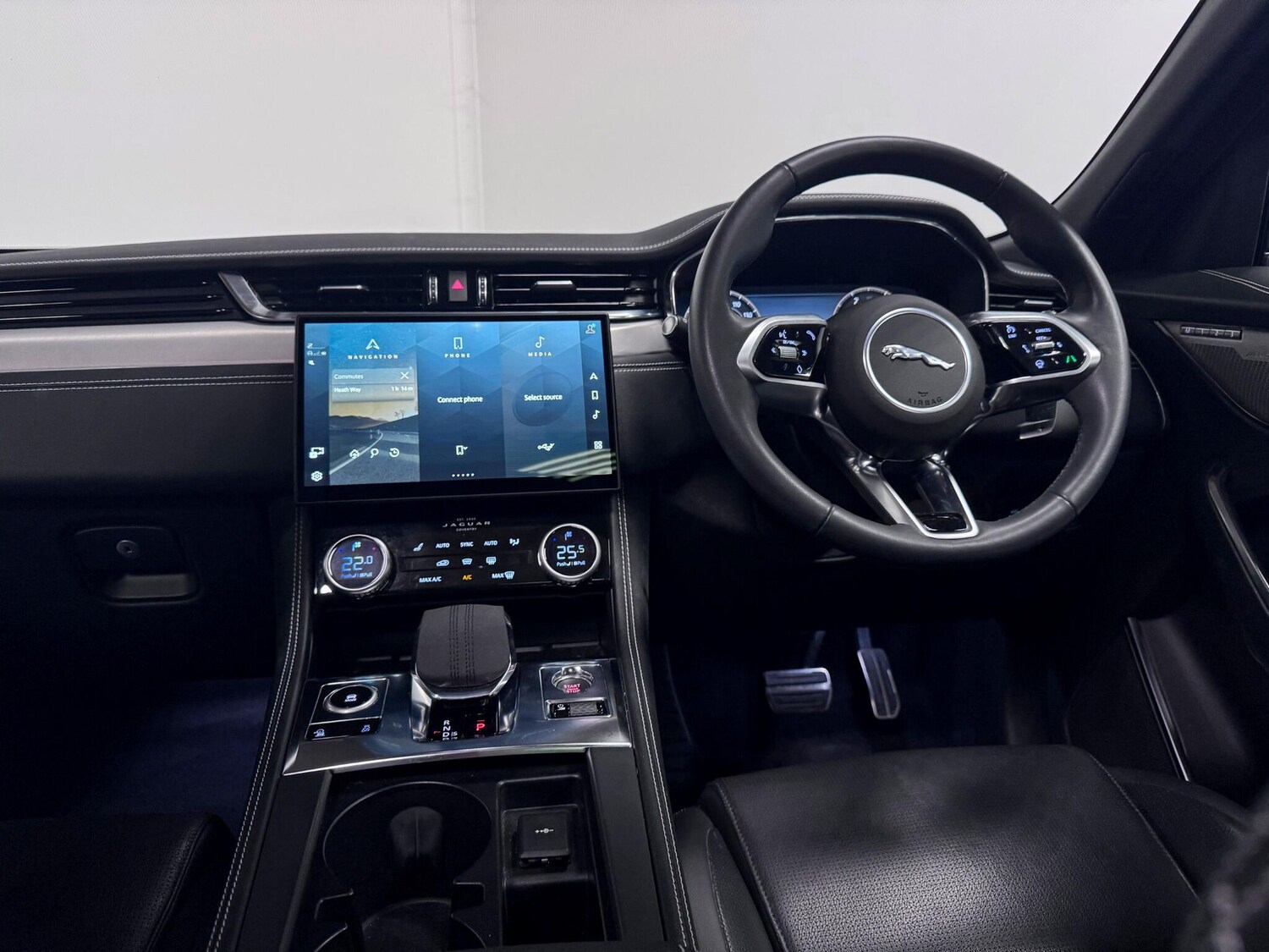 Used Jaguar F-Pace 2024 for sale - 76823489: Photo 33