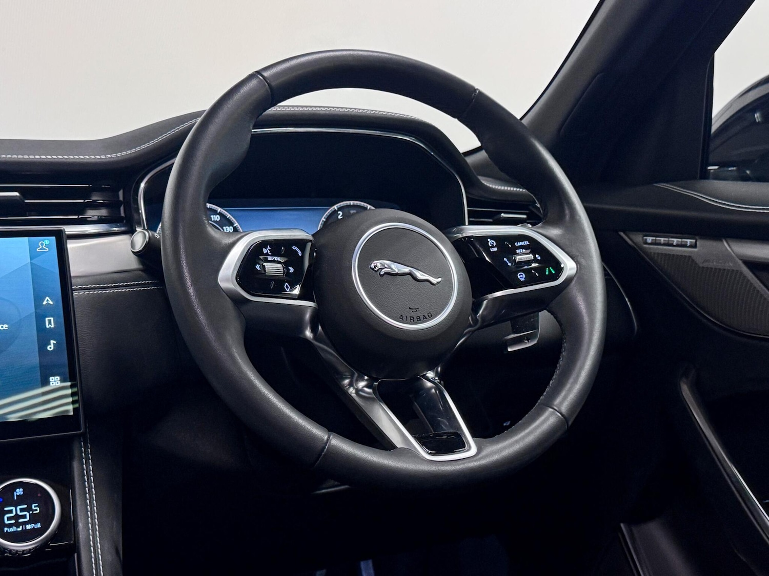 Used Jaguar F-Pace 2024 for sale - 76823489: Photo 34