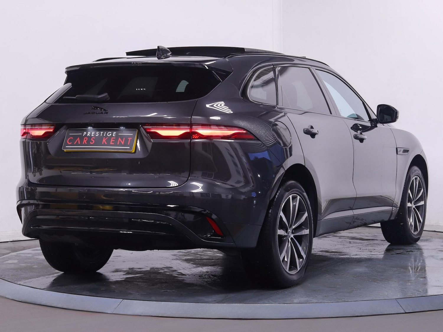 Used Jaguar F-Pace 2024 for sale - 76823489: Photo 9