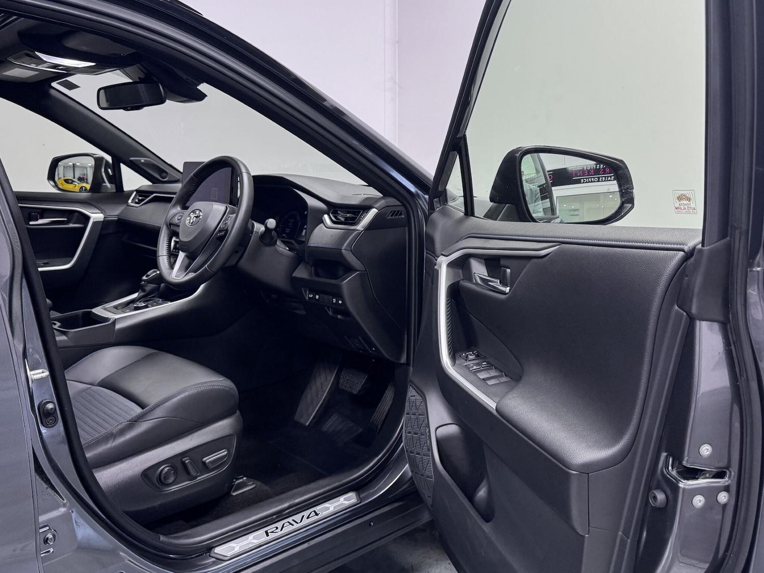 Used Toyota RAV4 2023 for sale - 76689664: Photo 14