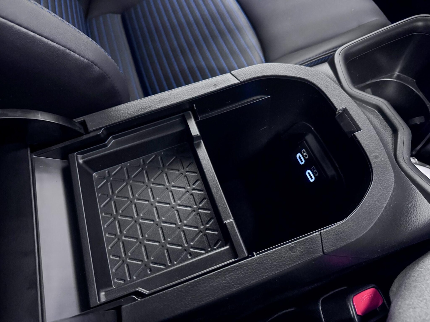 Used Toyota RAV4 2023 for sale - 76689664: Photo 30