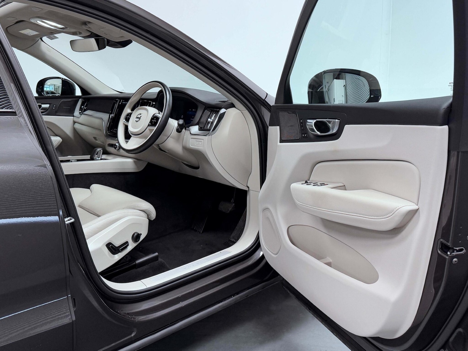 Used Volvo XC60 2024 for sale - 76072349: Photo 16