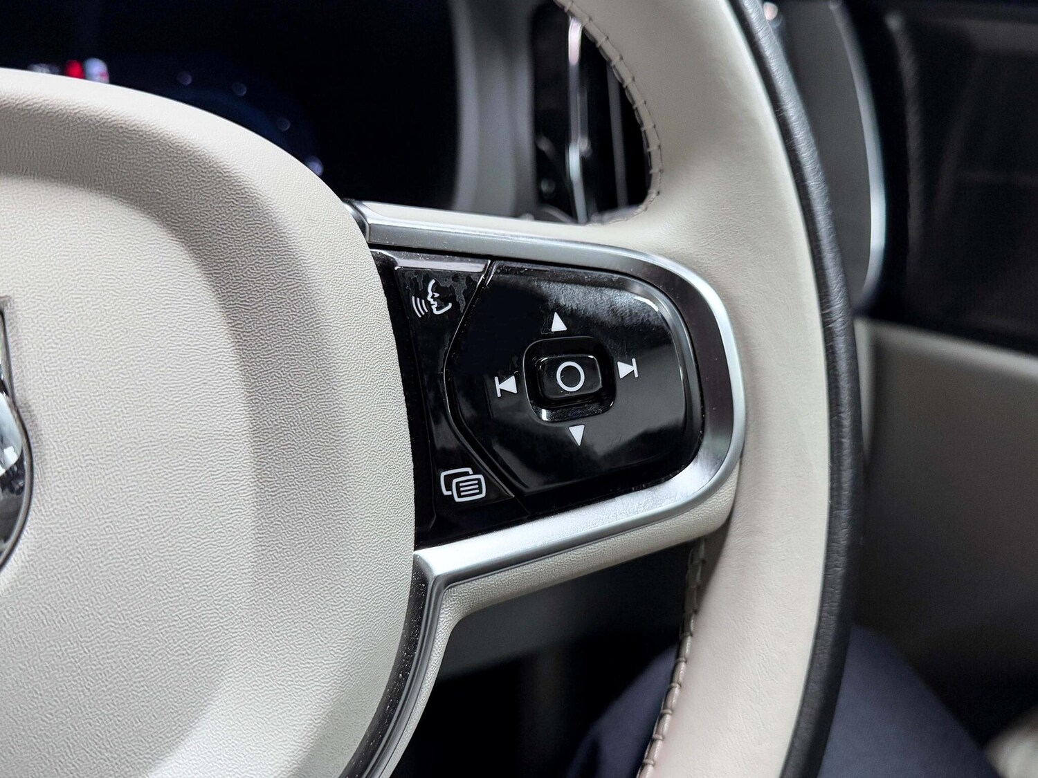 Used Volvo XC60 2024 for sale - 76072349: Photo 37
