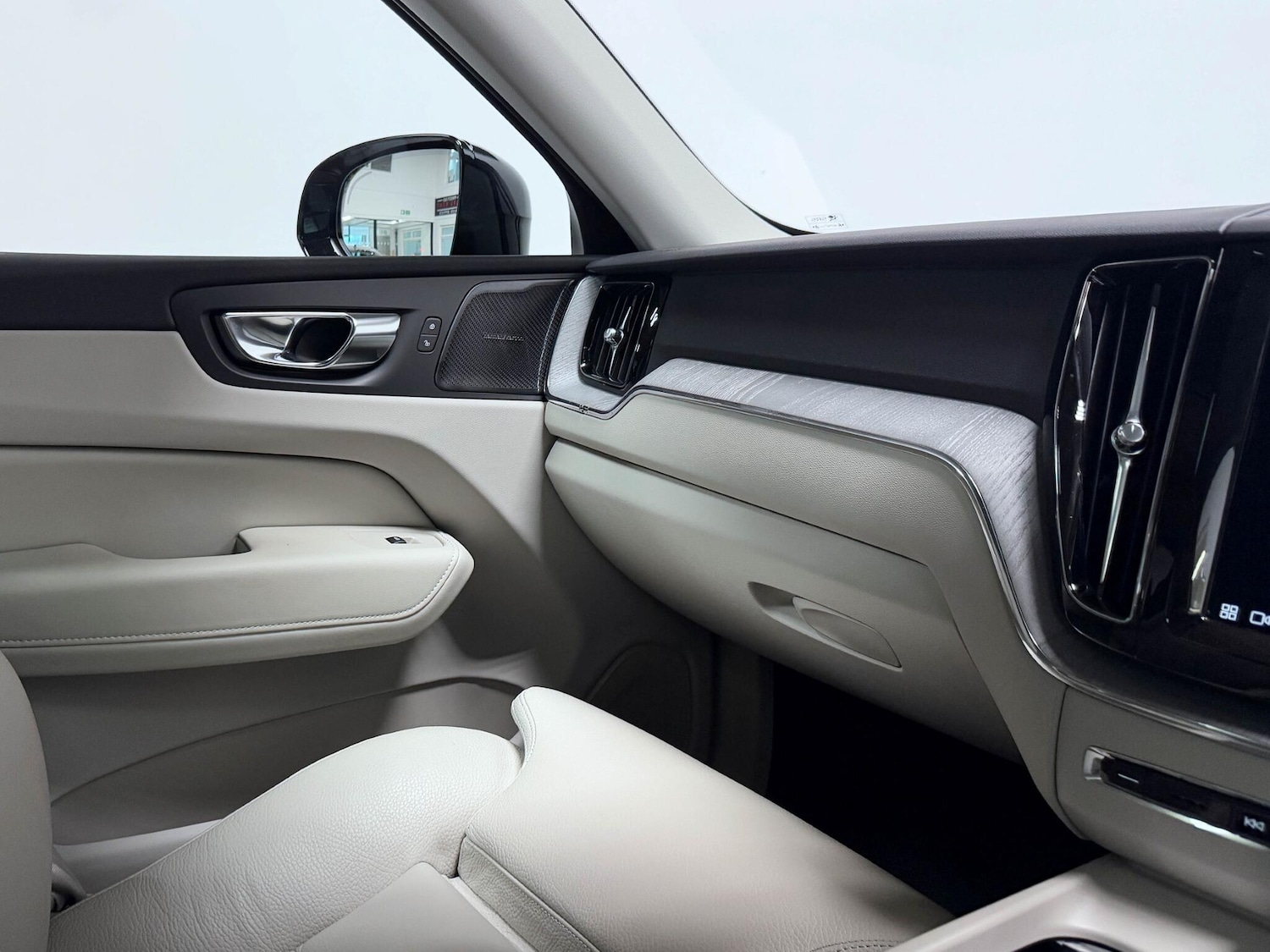 Used Volvo XC60 2024 for sale - 76072349: Photo 38