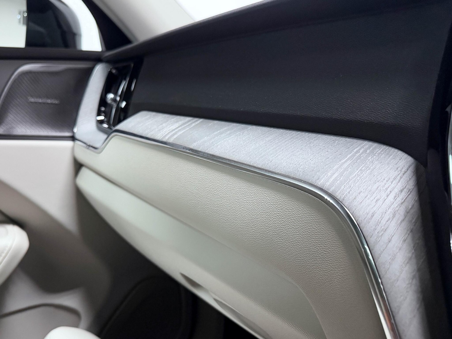 Used Volvo XC60 2024 for sale - 76072349: Photo 39