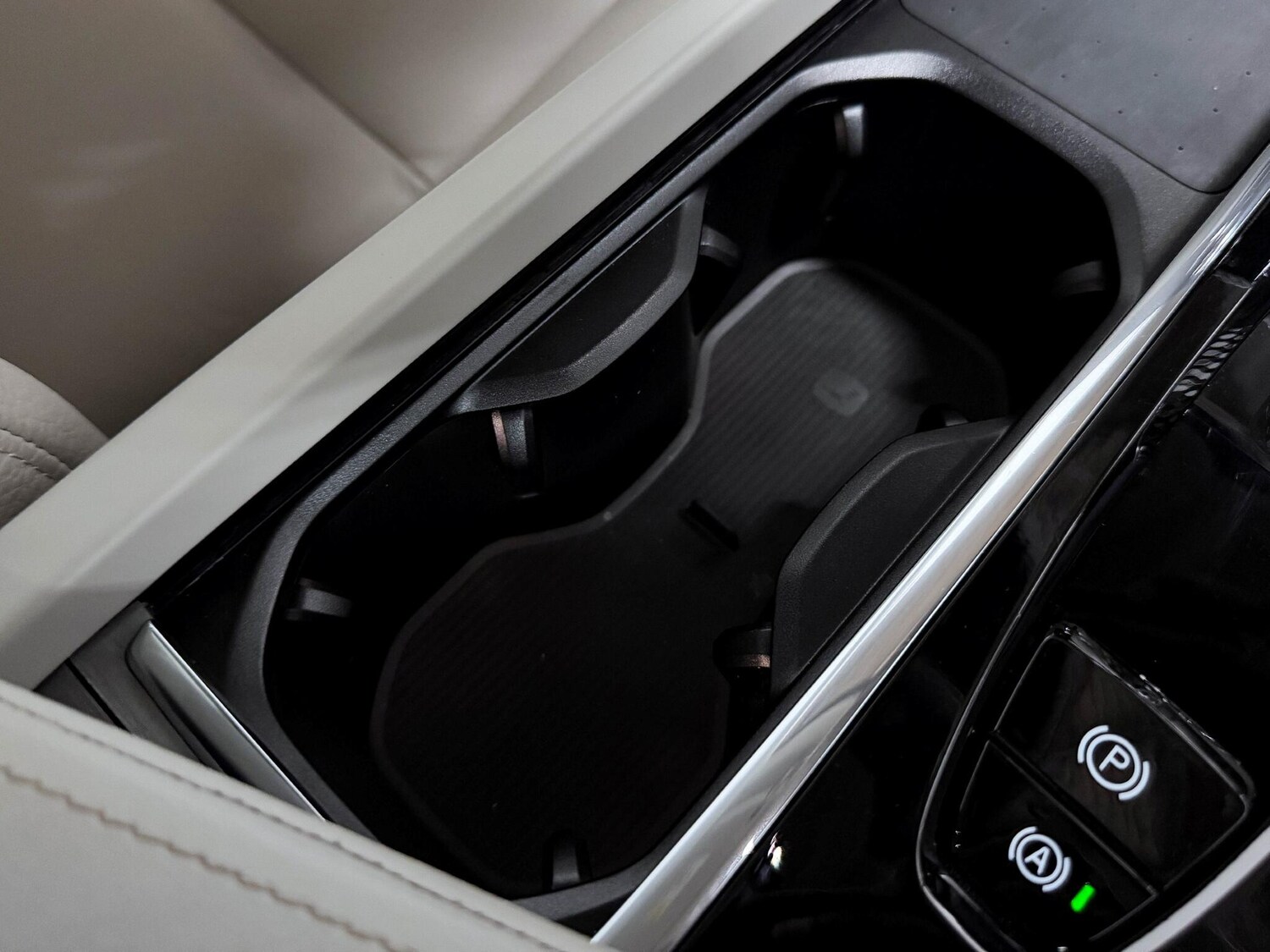 Used Volvo XC60 2024 for sale - 76072349: Photo 43