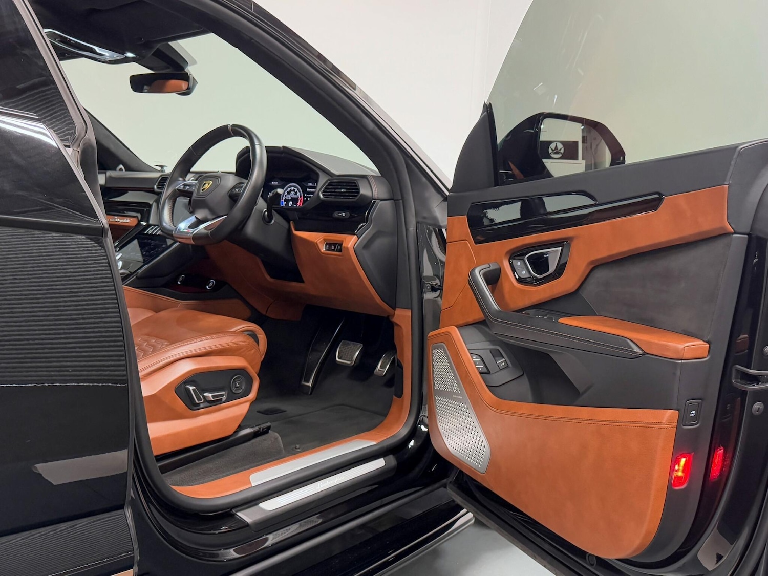 Used Lamborghini Urus 2019 for sale - 76991251: Photo 19