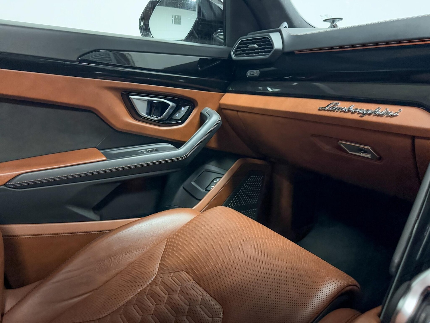 Used Lamborghini Urus 2019 for sale - 76991251: Photo 35