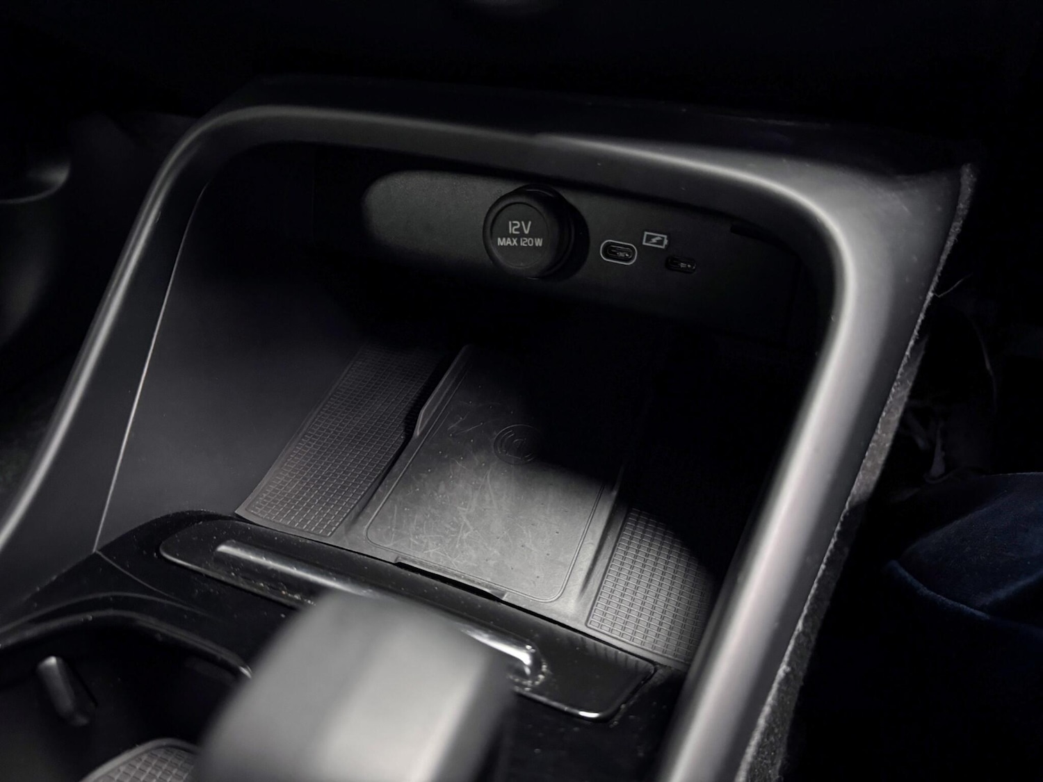 Used Volvo XC40 2023 for sale - 76952338: Photo 31