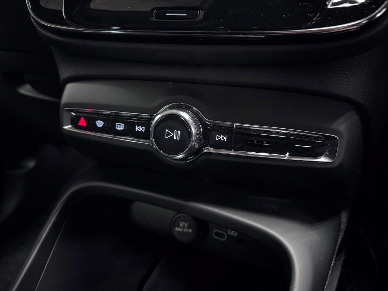 Used Volvo XC40 2023 for sale - 76952338: Photo 32