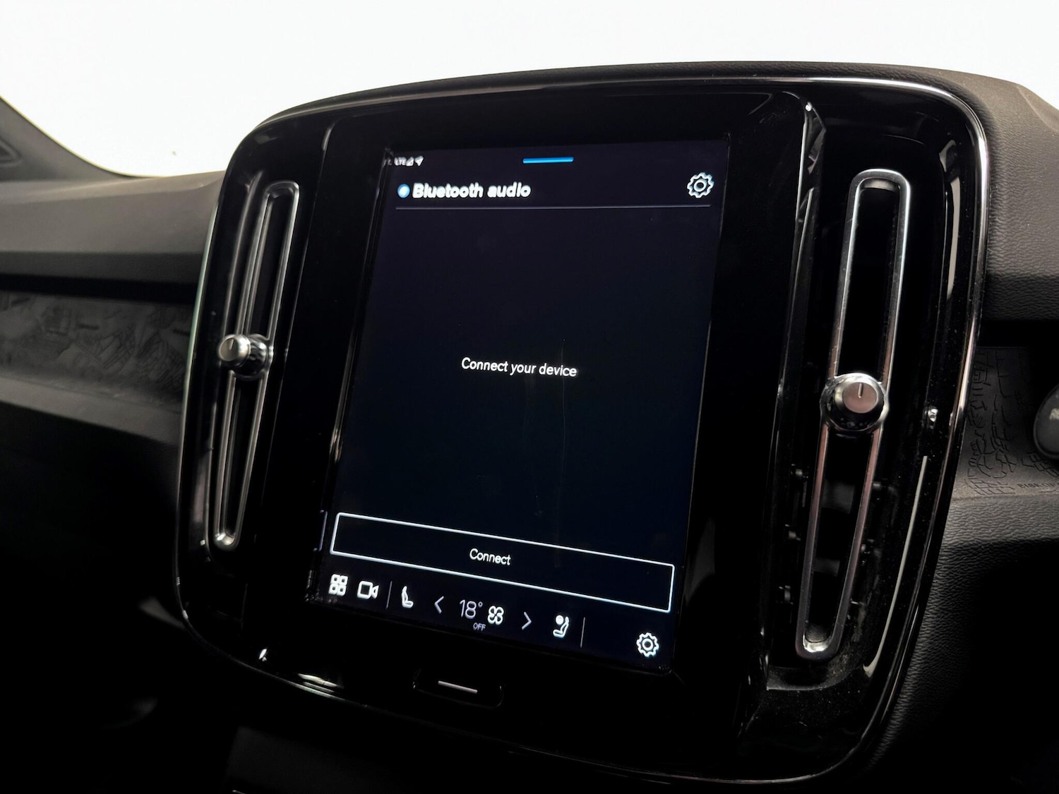 Used Volvo XC40 2023 for sale - 76952338: Photo 41