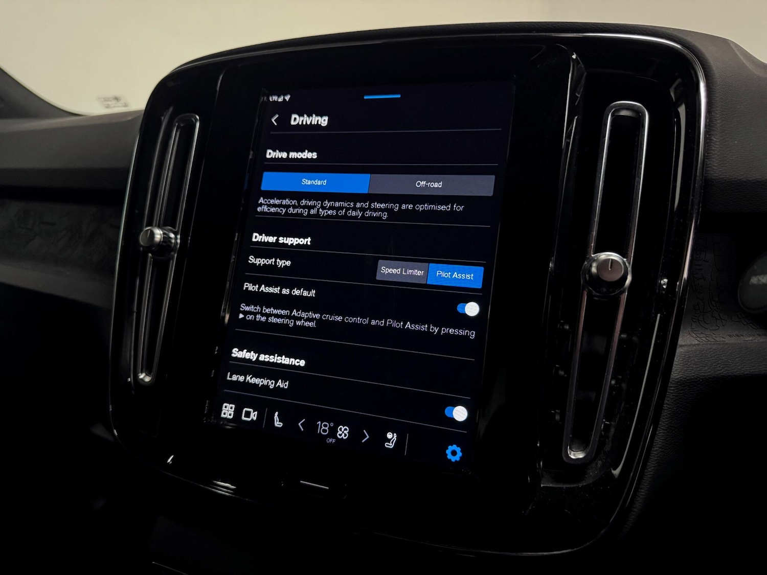 Used Volvo XC40 2023 for sale - 76952338: Photo 43