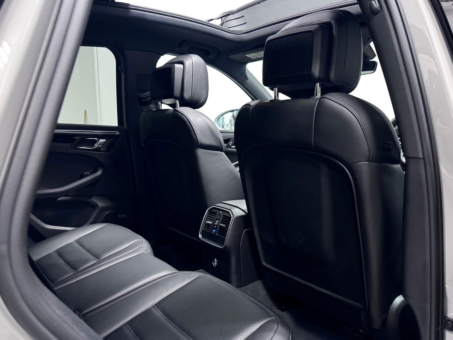 Used Porsche Macan 2022 for sale - 76425097: Photo 29