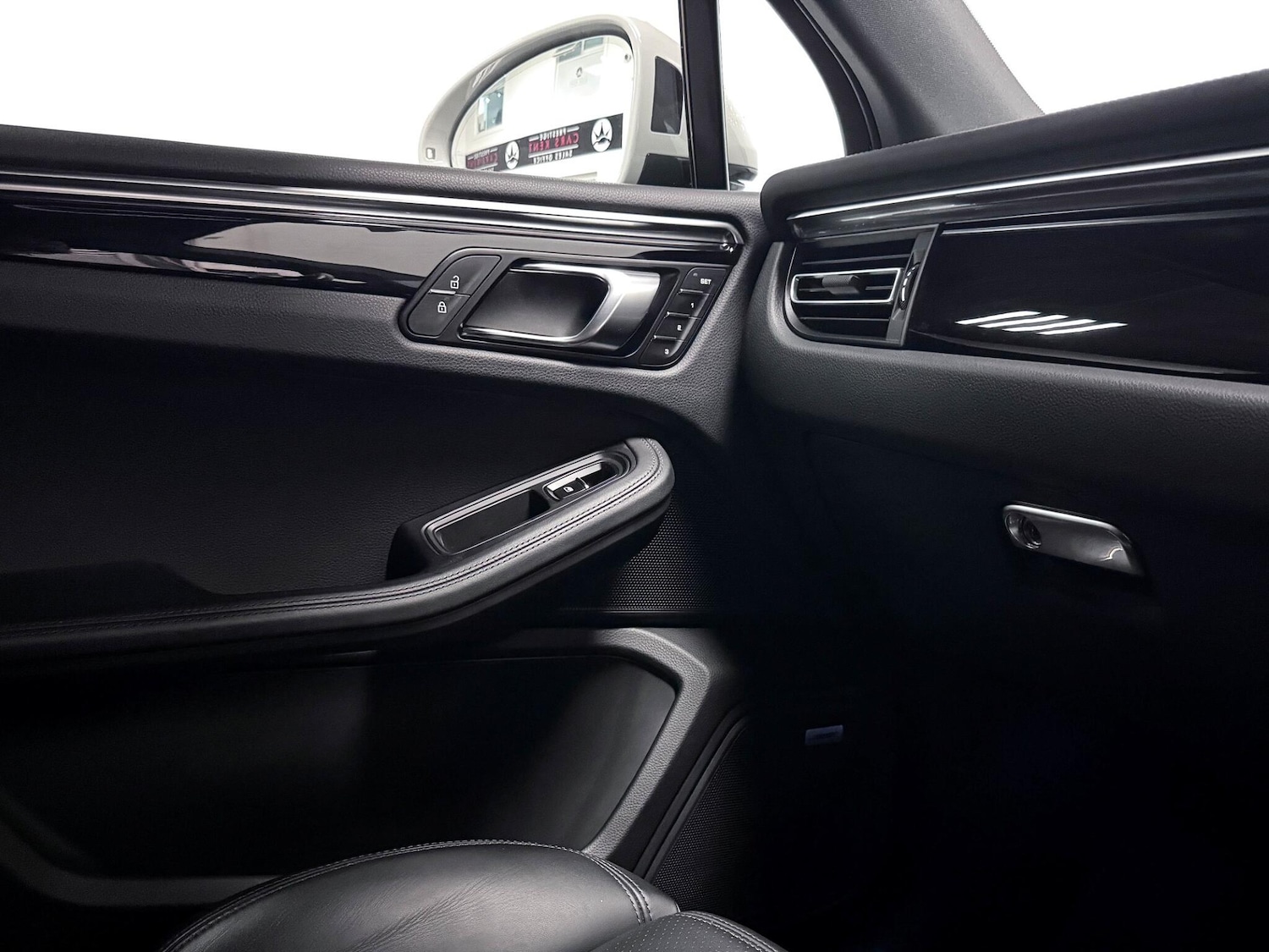 Used Porsche Macan 2022 for sale - 76425097: Photo 32