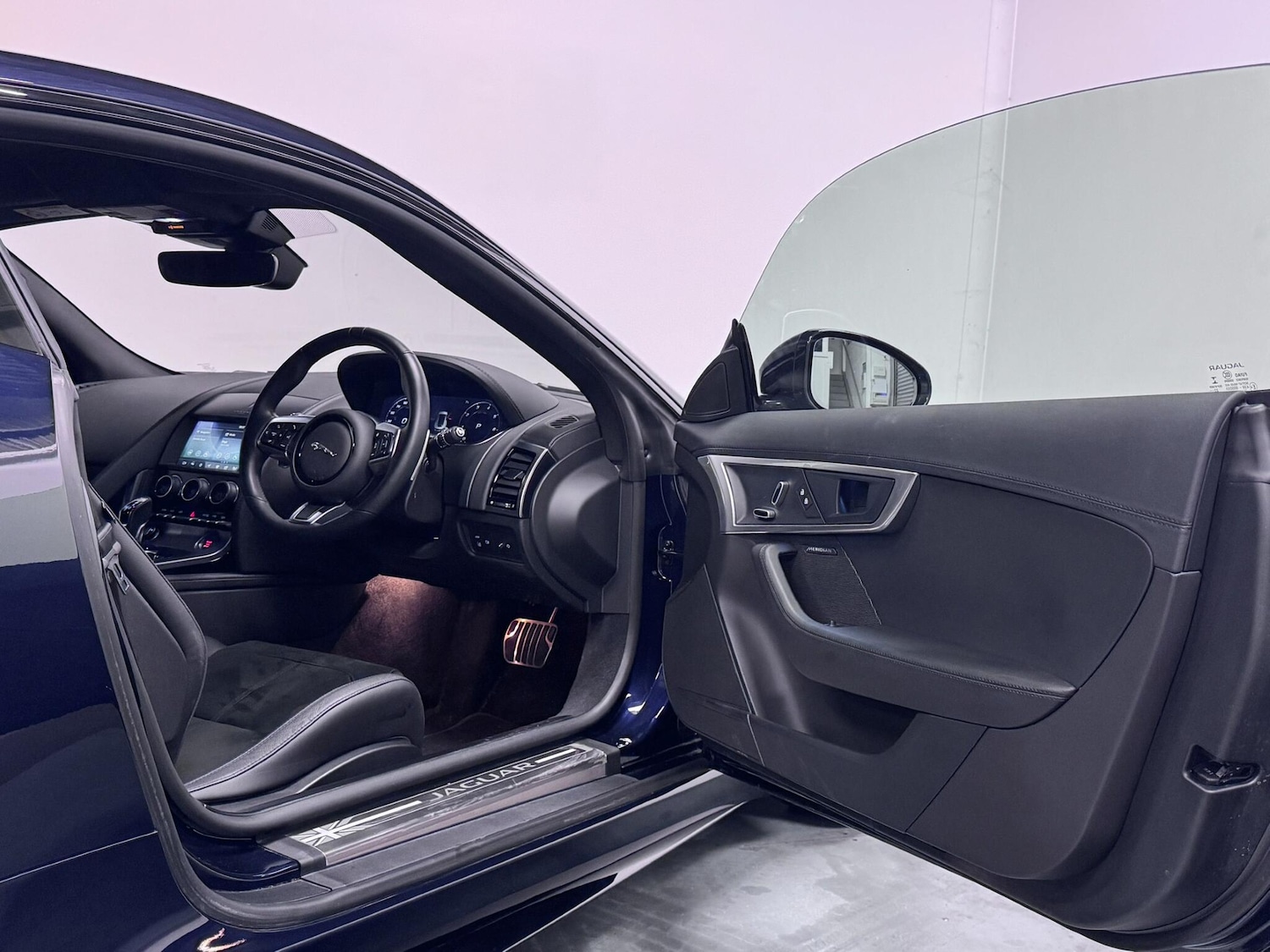 Used Jaguar F-Type 2023 for sale - 76689665: Photo 12