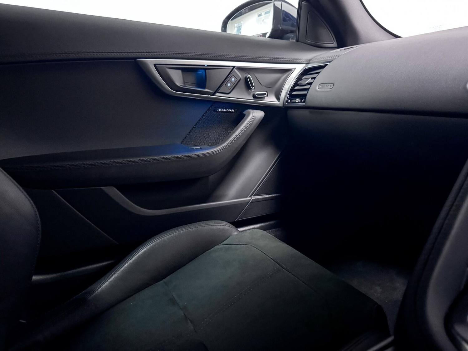 Used Jaguar F-Type 2023 for sale - 76689665: Photo 24