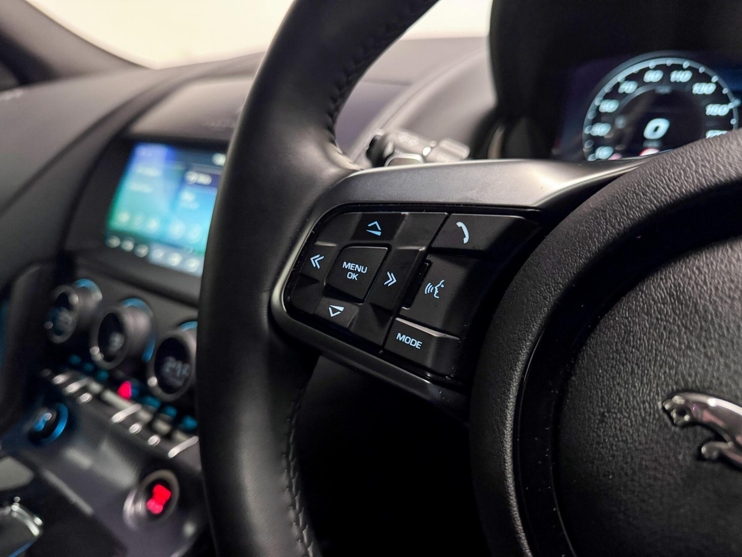 Used Jaguar F-Type 2023 for sale - 76689665: Photo 31