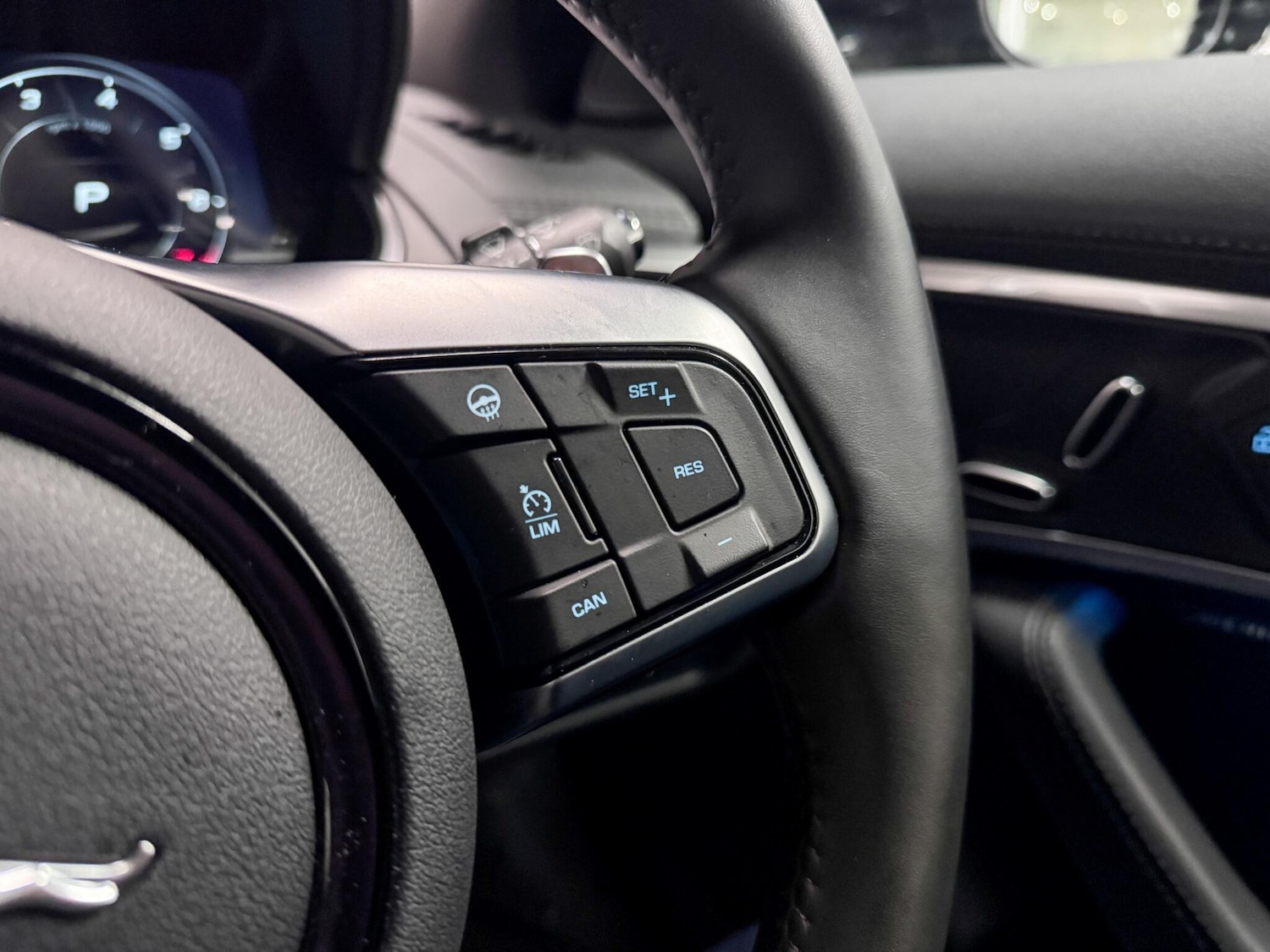 Used Jaguar F-Type 2023 for sale - 76689665: Photo 33