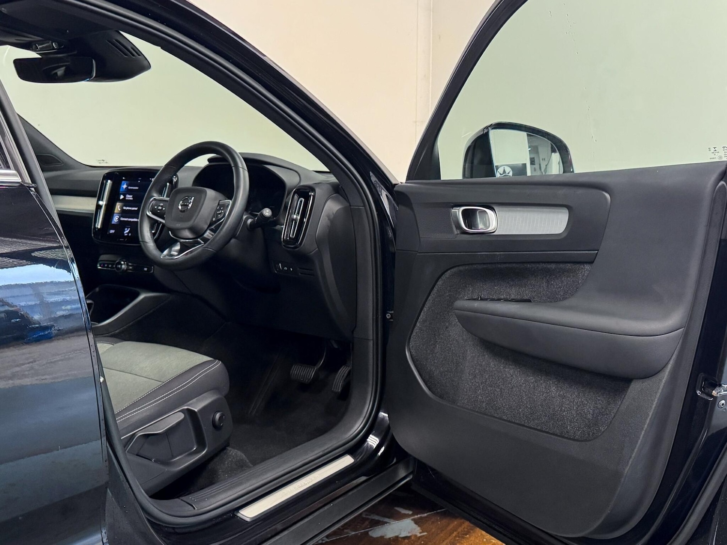 Used Volvo XC40 2022 for sale - 77120639: Photo 14