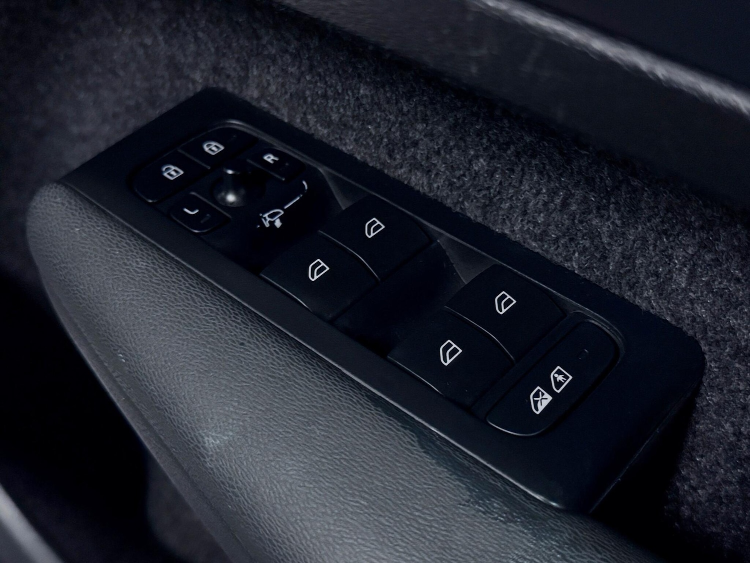 Used Volvo XC40 2022 for sale - 77120639: Photo 16