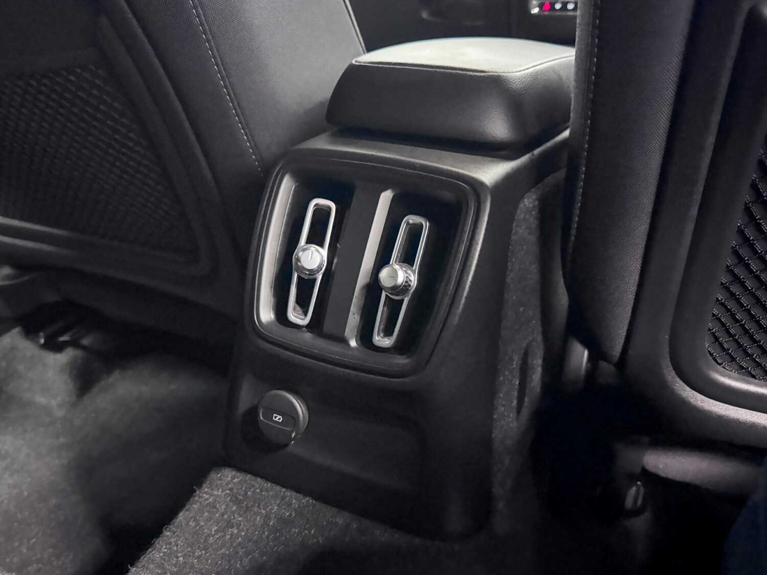 Used Volvo XC40 2022 for sale - 77120639: Photo 23