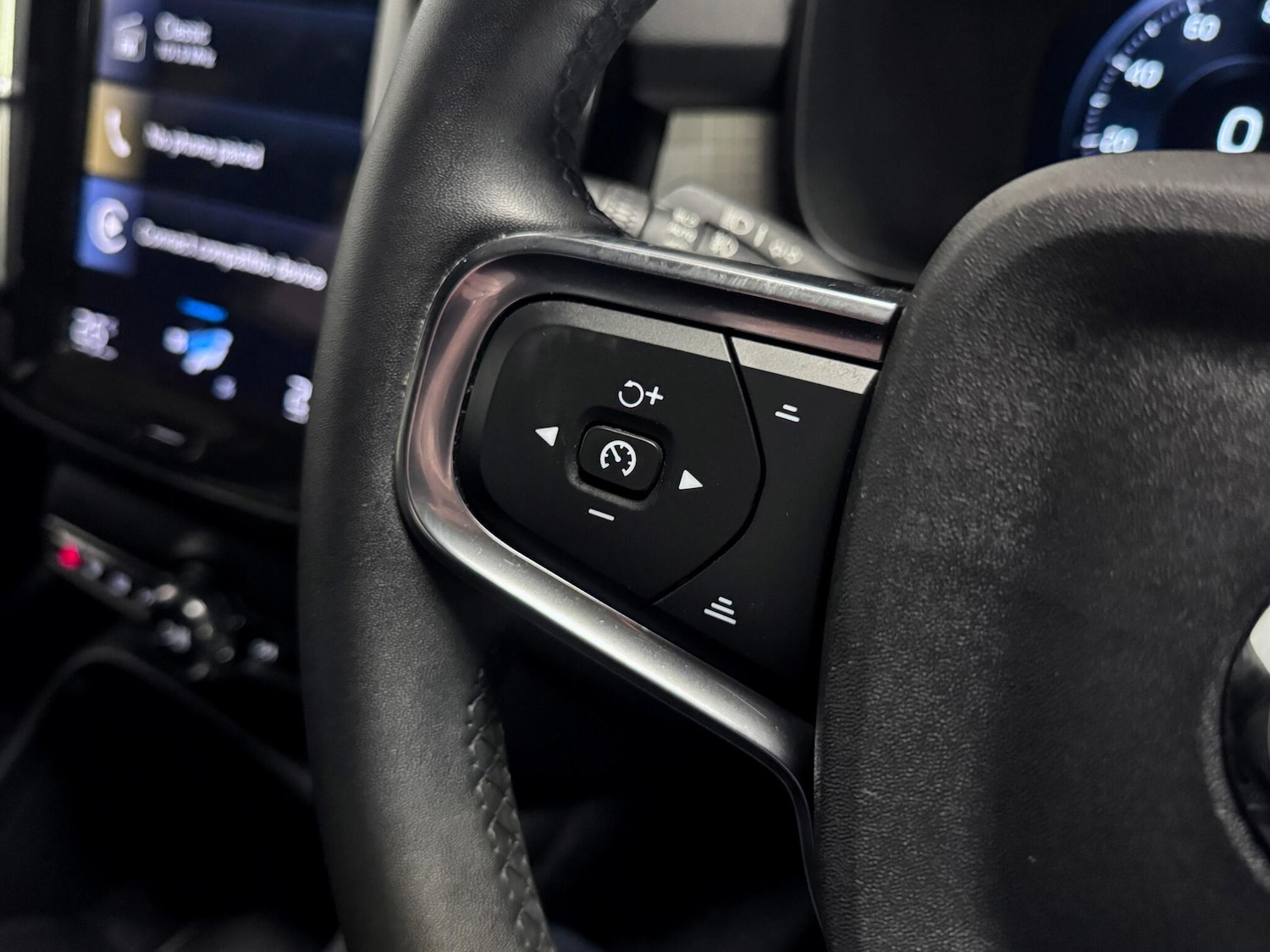 Used Volvo XC40 2022 for sale - 77120639: Photo 32