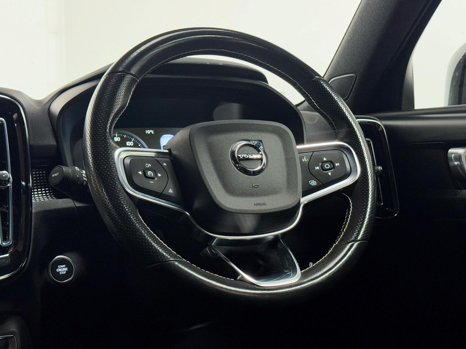 Used Volvo XC40 2021 for sale - 76326484: Photo 32