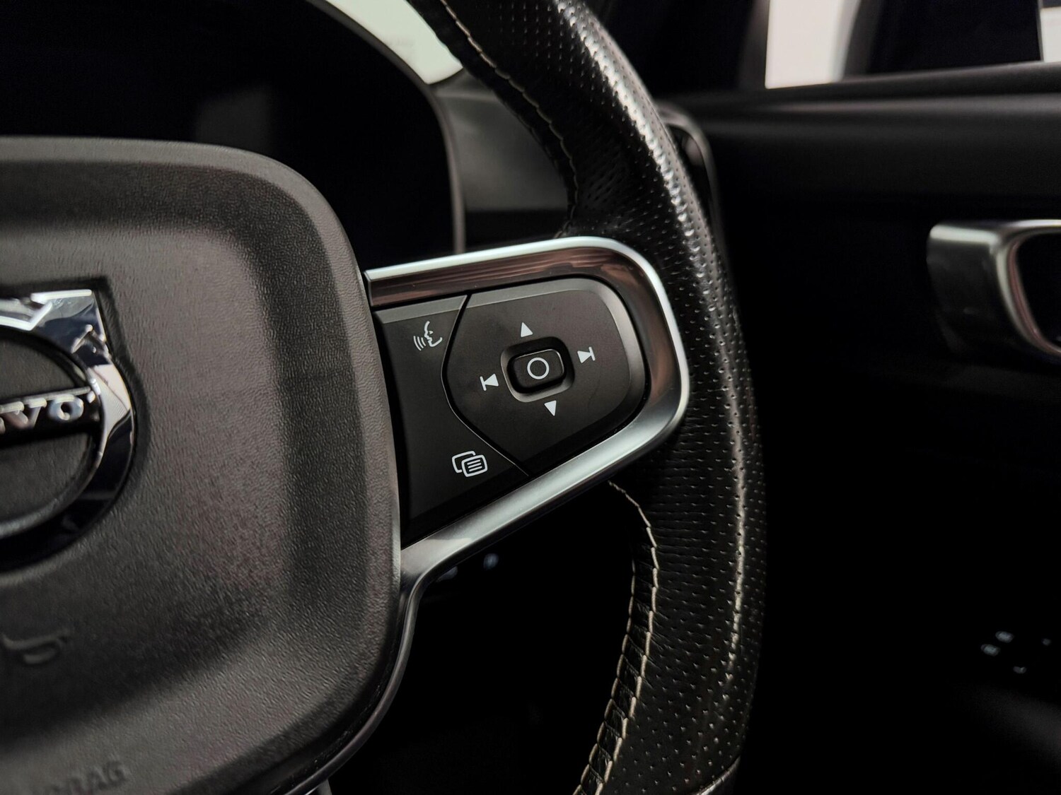 Used Volvo XC40 2021 for sale - 76326484: Photo 35