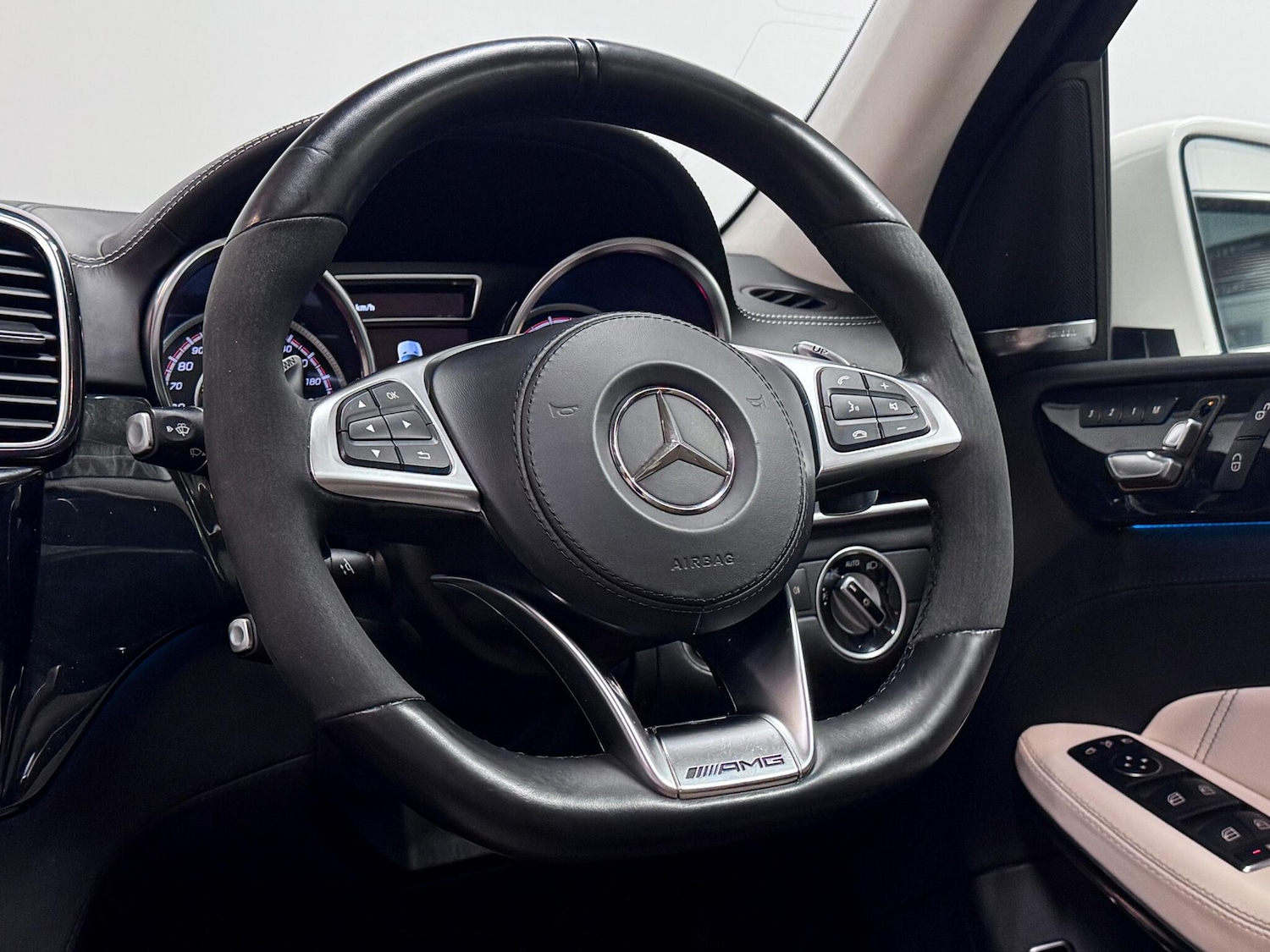 Used Mercedes-Benz GLS 2019 for sale - 76781321: Photo 39