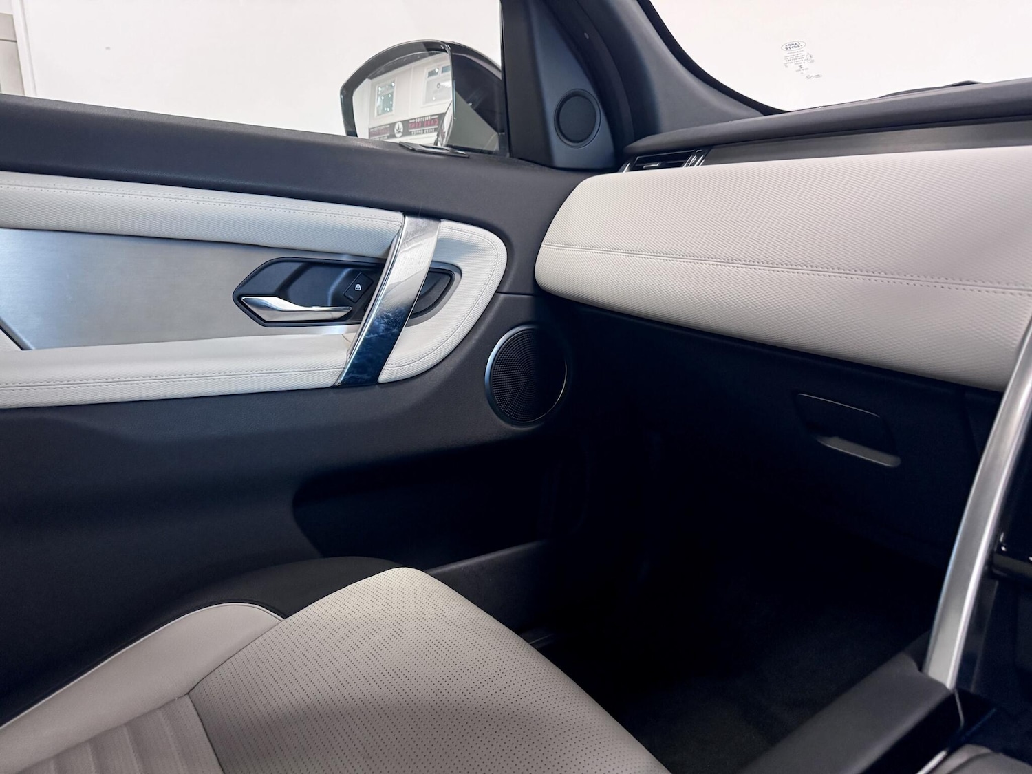 Used Land Rover Discovery Sport 2022 for sale - 76824594: Photo 24